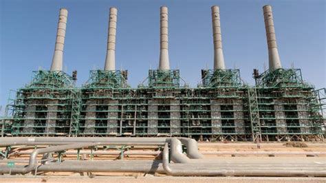 Libya suspends oil shipments from key port amid political crisis