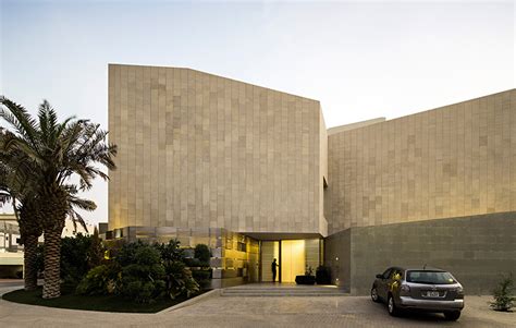 AGi architects hides wall house in kuwait behind stone façade