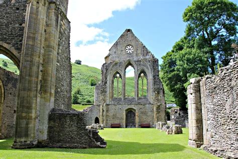 VALLE CRUCIS ABBEY, WALES : VISIT THE EVOCATIVE RUINS