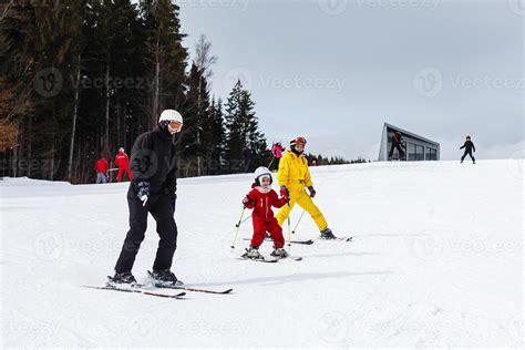 Young Family On Ski Vacation 17462331 Stock Photo at Vecteezy