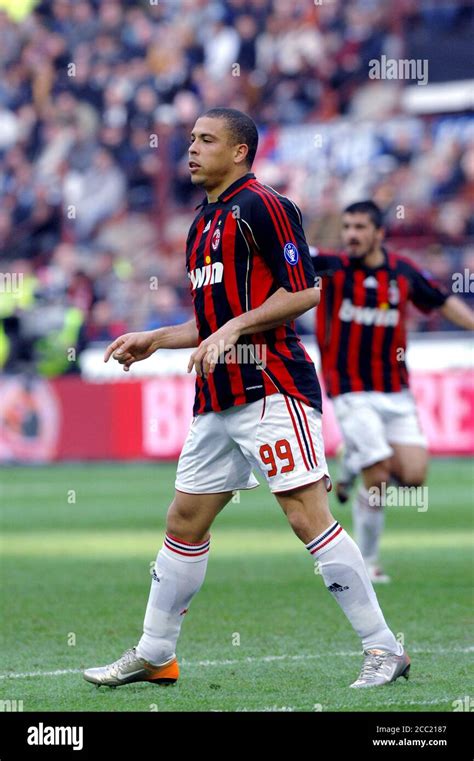 Ronaldo nazario ac milan hi-res stock photography and images - Alamy