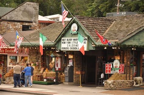 5 Places to Get the Best Pizza in Gatlinburg and Pigeon Forge TN ...