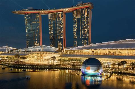 That Floating Orb on Singapore's Marina Bay Is the New Apple Store ...