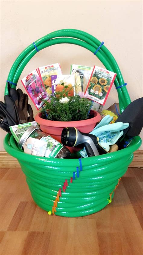 10 Garden Gift Basket Ideas, Most Brilliant and Interesting | Christmas gift baskets diy, Best ...