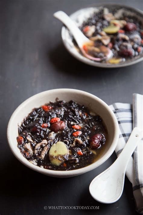 Easy Chinese Dried Seaweed and Pork Soup