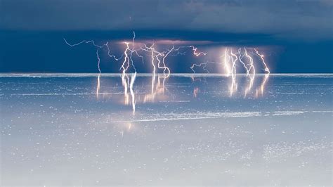 Photograph Lightning over Salar de Uyuni by Soumei Baba on 500px | Astronomie | Pinterest ...