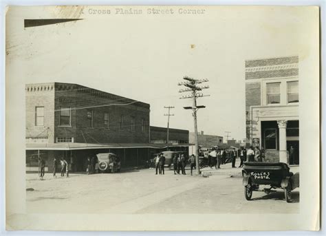 [Photograph of Cross Plains, Texas Street] - Side 1 of 2 - The Portal ...