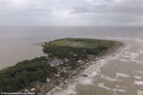 Pictured: The last residents of a town destroyed by climate change ...