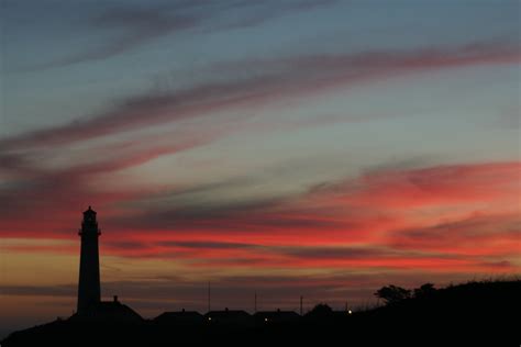 Lighthouse in sunset - Photopublicdomain.com