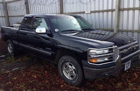 Just a random Chevy Silverado 1500 GMT800 spotted in London, England 🇬🇧 ...