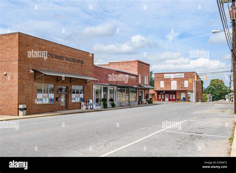 Empty downtown street in the small rural town of Eclectic Alabama, USA ...