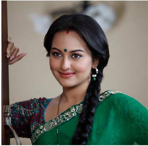 Sonakshi Sinha in Dabang 2 stills | SAARI NEWS