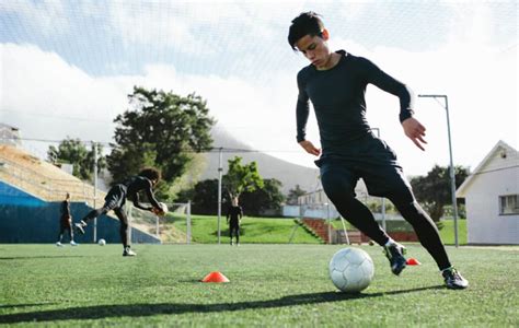 How to Dribble a Soccer Ball: Step by Step Guide – Backyard Sidekick