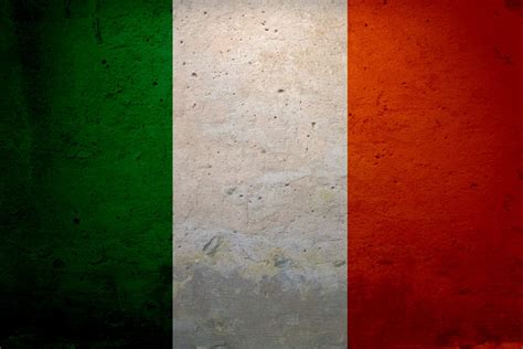 HD Wallpaper of the Iconic Italy Flag