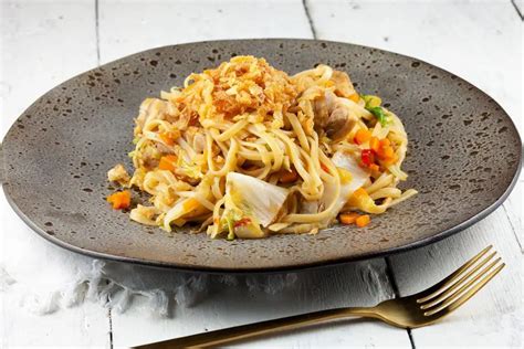 Indonesian bami goreng - ohmydish.com