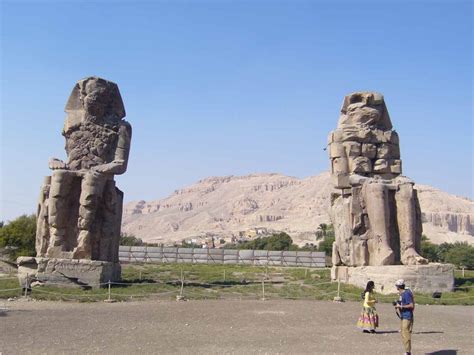 El tercer coloso de Memnon ya está en pie – Viajes el Mensajero