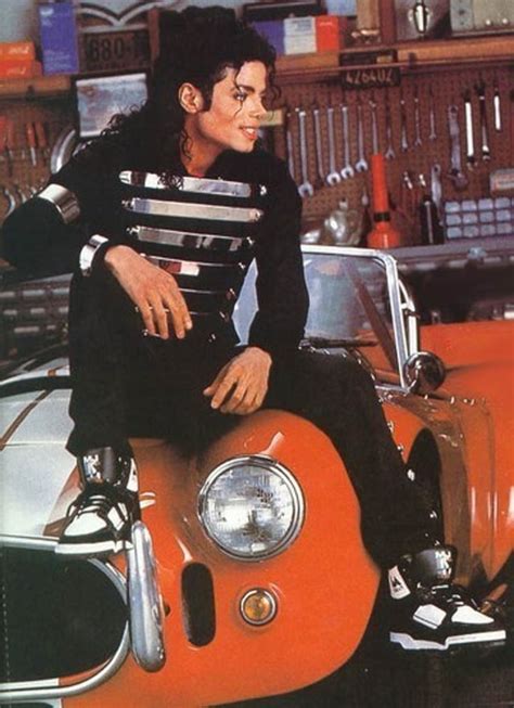 Michael Jackson with his LA Gear sneakers back in 1989 : Sneakers