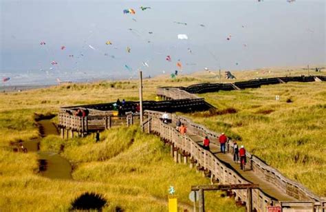 Long Beach (WA) Boardwalk | Long beach boardwalk, Beach boardwalk, Washington beaches