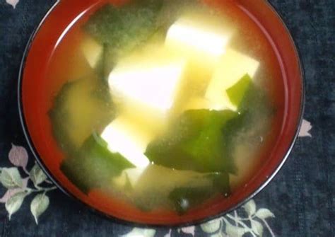 Super Easy Tofu & Wakame Miso Soup Recipe by cookpad.japan - Cookpad