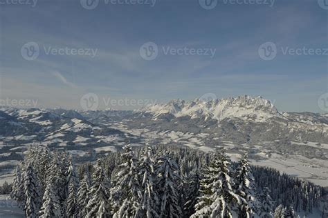 mountain winter landscape 10686627 Stock Photo at Vecteezy