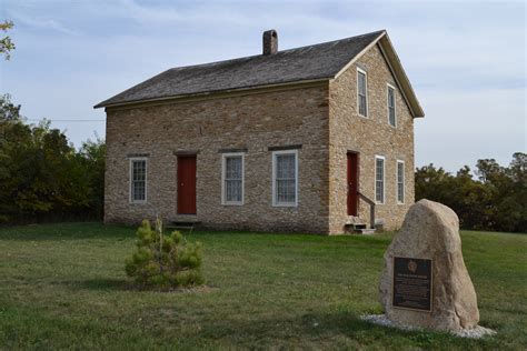 File:Leander Reeve Stone House, rural Hampton, Iowa.JPG - Wikimedia Commons