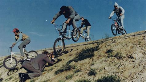 ET bike chase | Bmx, E.t movie, Bmx bikes