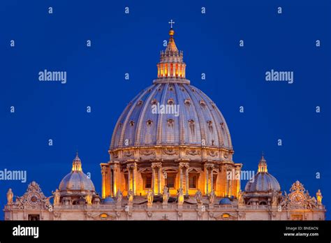 The dome of st peters basilica by michelangelo hi-res stock photography ...