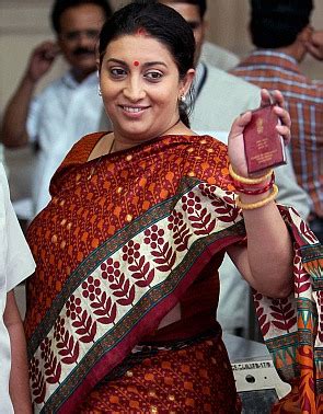 Smriti Irani Education Qualification / Cong demands Smriti's ...