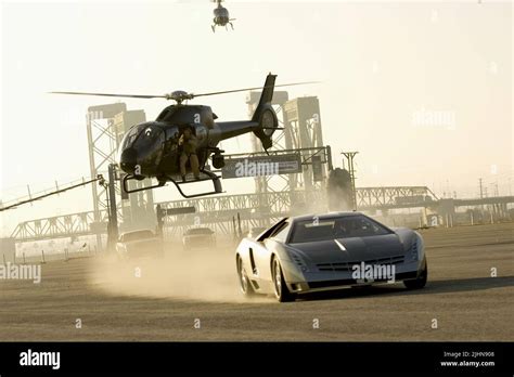 HELICOPTER, CAR CHASE SCENE, THE ISLAND, 2005 Stock Photo - Alamy