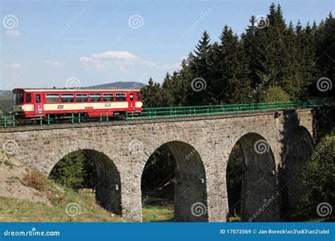 Viaduct editorial stock image. Image of tracks, nature - 17072569