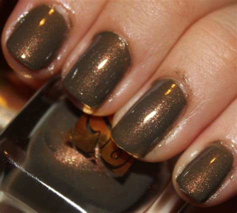 The Dark Side of Beauty: Estee Lauder 'Metallic Sage' Nail Lacquer