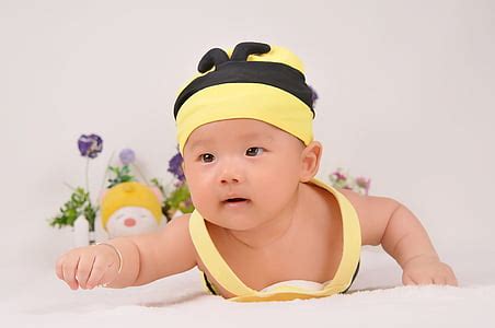 Free photo: baby, children, beige, one hundred days, lying down, looking at camera, portrait ...