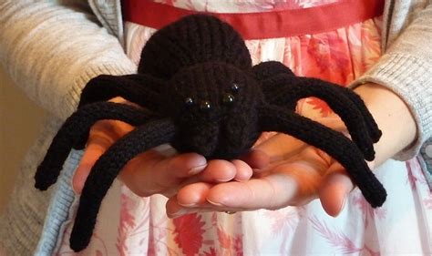 Knit a Shadowy Arachnophobia Spider, Free Pattern! - KnitHacker