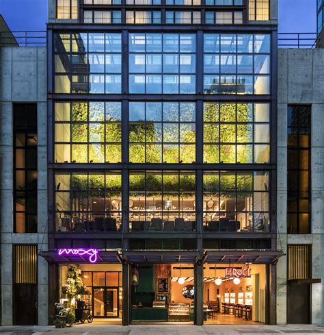 First Look: At Moxy Hotels’s Third New York Outpost, a More Grown-Up Feel – SURFACE