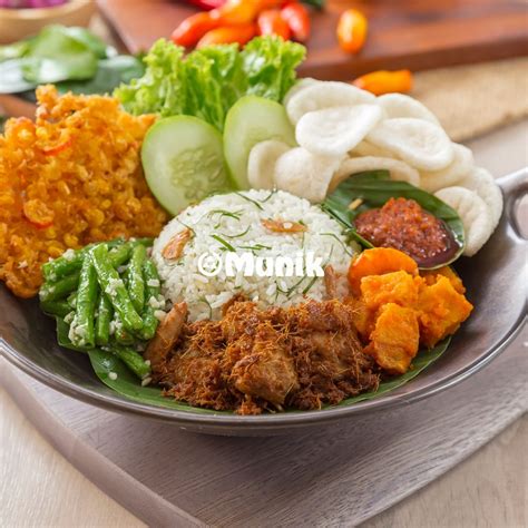 Nasi Daun Jeruk | Munik Resto