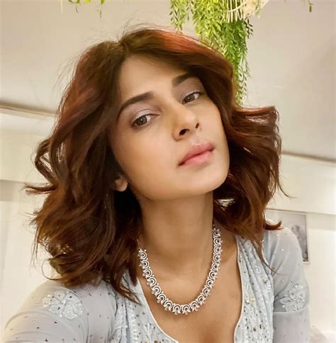 Jennifer Winget Wiki, Age, Boyfriend, Husband, Family, Caste, Biography & More - Bigstarbio