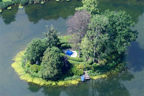 Aerial image: Diana, Princess of Wales resting place at Althorp House | Aerial images, Althorp ...