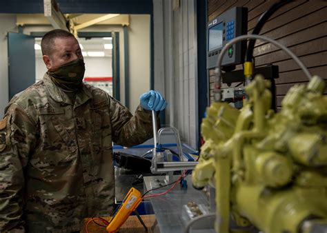 4th CMS hydraulics Airmen design, use apparatus to test stabilator actuators > Air University ...