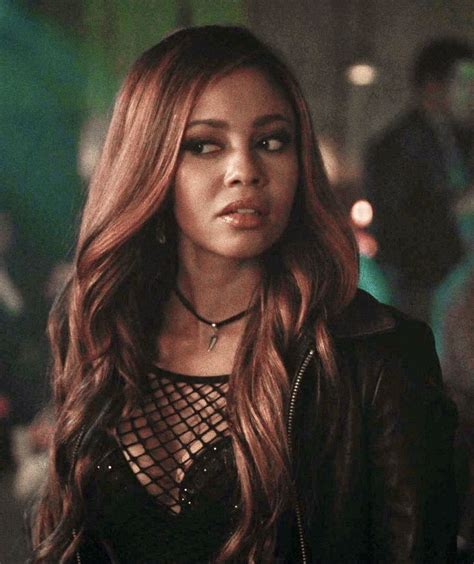 Pin by MADdy on tv dramas. | Vanessa morgan, Riverdale, Riverdale fashion