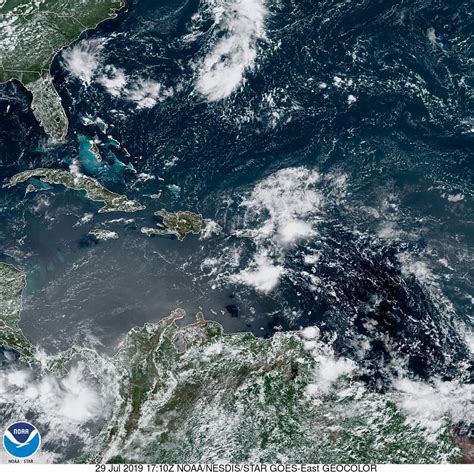 Hurricane season: Tropical wave in Caribbean has 20% chance for development