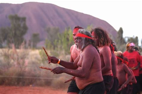 Pictures: Aboriginal Australians celebrate Uluru climbing ban | News-photos – Gulf News