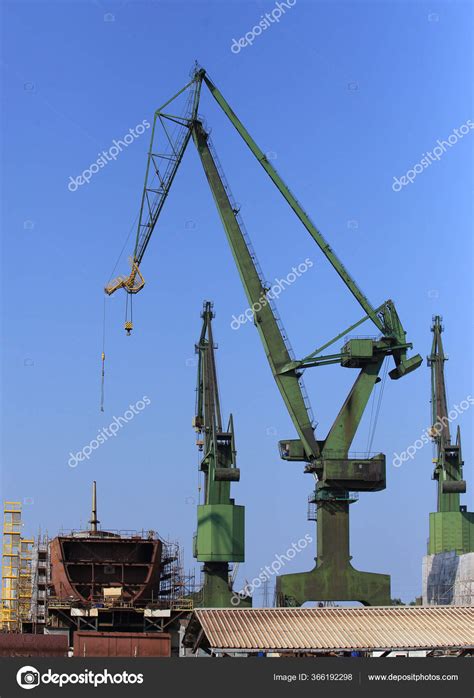 Hull Large Sea Ship Construction Shipyard — Stock Photo © Apriori ...