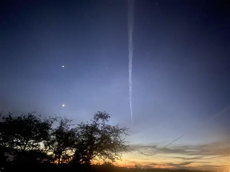 Jupiter and Venus Alignment. : r/mildlyinteresting