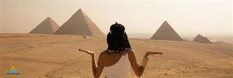 Tour to Pyramids & The Egyptian Museum and Old Cairo - ViaVii