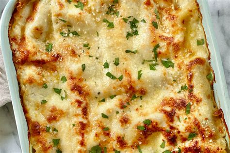 White Lasagna Recipe (with Béchamel, Italian Sausage, and Spinach ...