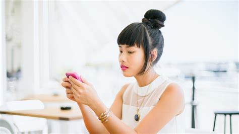 This Is How Your Phone Can Affect Your Health (and It Isn't Pretty) | Glamour