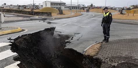 Iceland Volcano LIVE: Entire town may have to be moved as expert warns port could be filled with ...