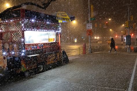 Snow flurries dust NYC ahead of Christmas