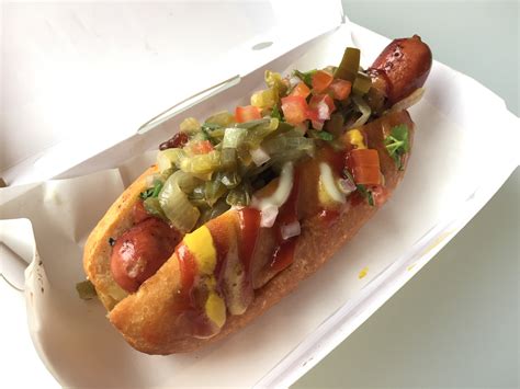 Iconic Pink's Hot Dogs from Hollywood opens in Manila: A look at the food