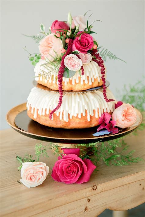 Pretty wedding bundt cake | Cake, Wedding cakes, Cake decorating